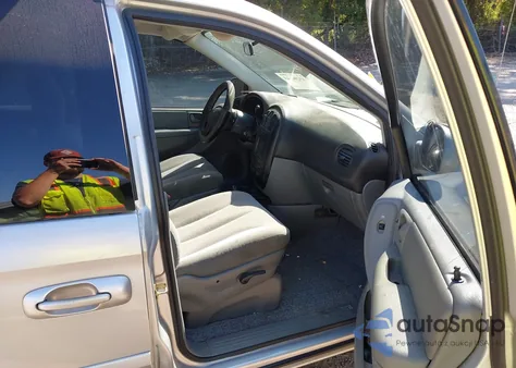 2006 Chrysler Town & Country из США, поврежденный, VIN 1A4GP45R06B757108